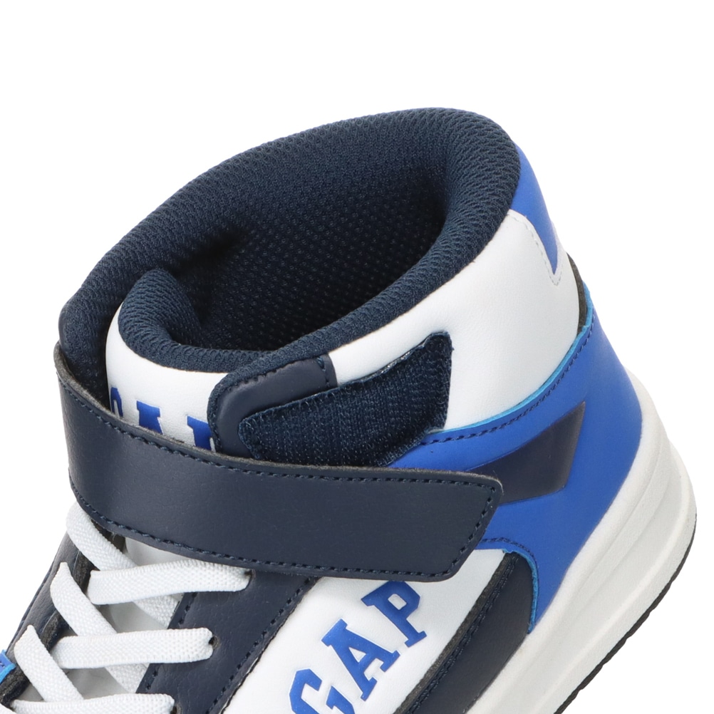 ハイカットスニーカー