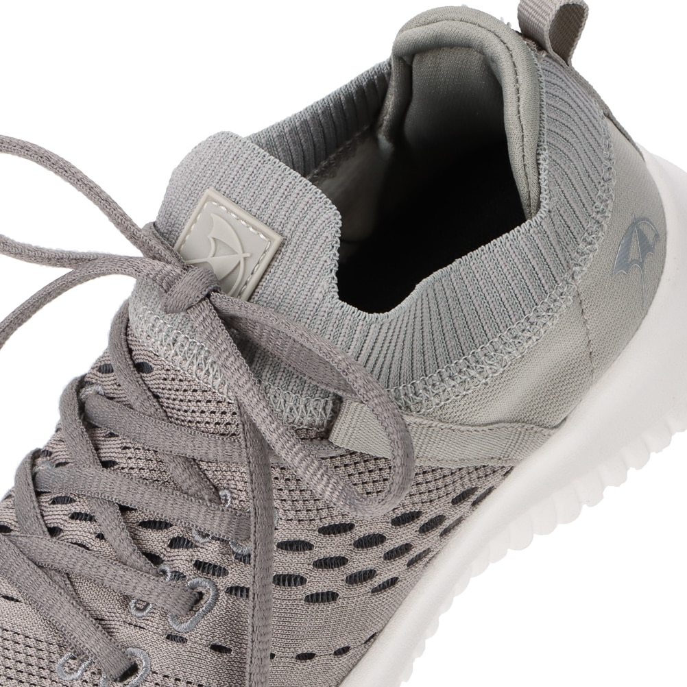 軽量スポーツシューズ