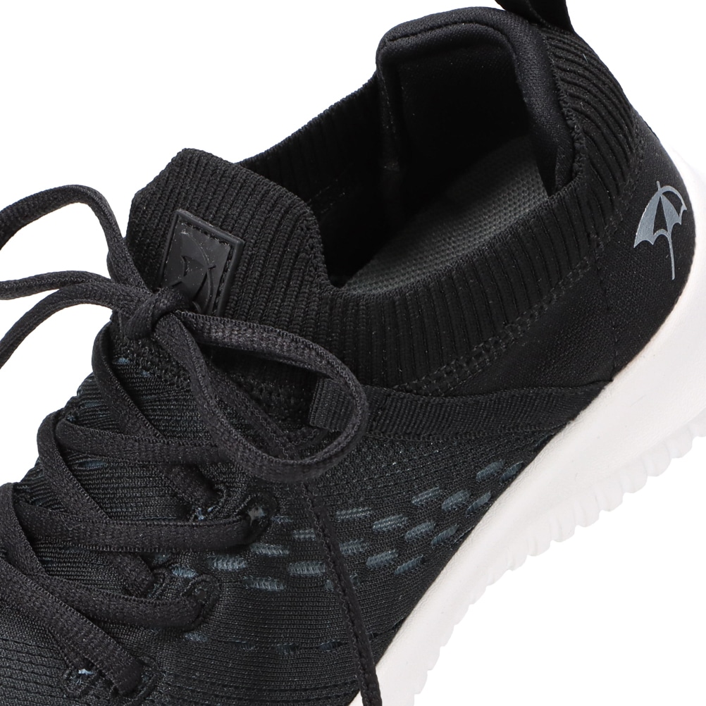 軽量スポーツシューズ