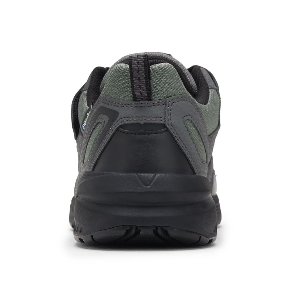 防水スニーカー