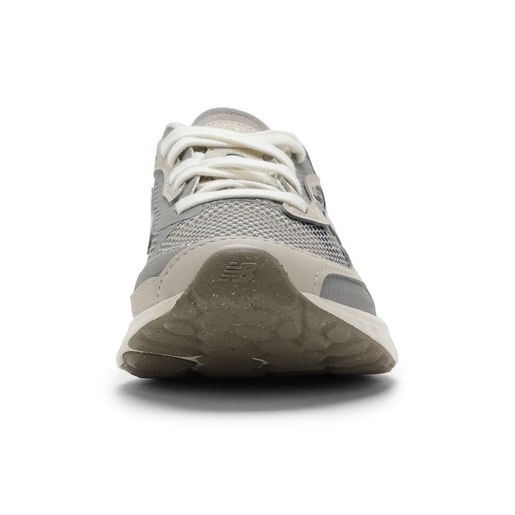 ビースリー ストレッチスニーカー シルバー 24,5 新品未使用 タグ付き