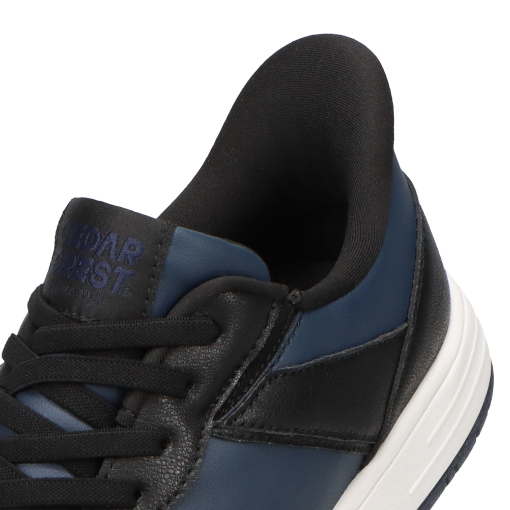 スパットシューズ（スニーカータイプ）手を使わずに履ける