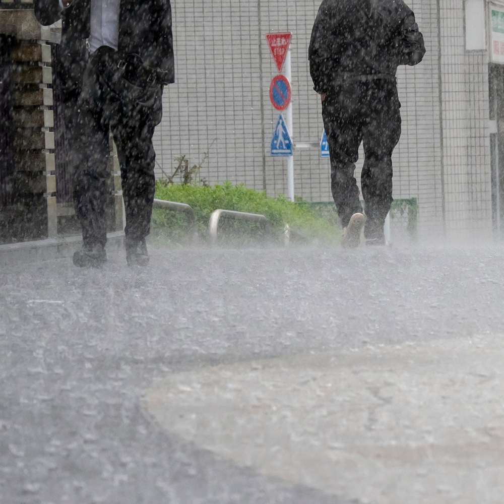 【台風・ゲリラ豪雨】大雨対策の靴選び～レインシューズ・長靴・防水シューズ～